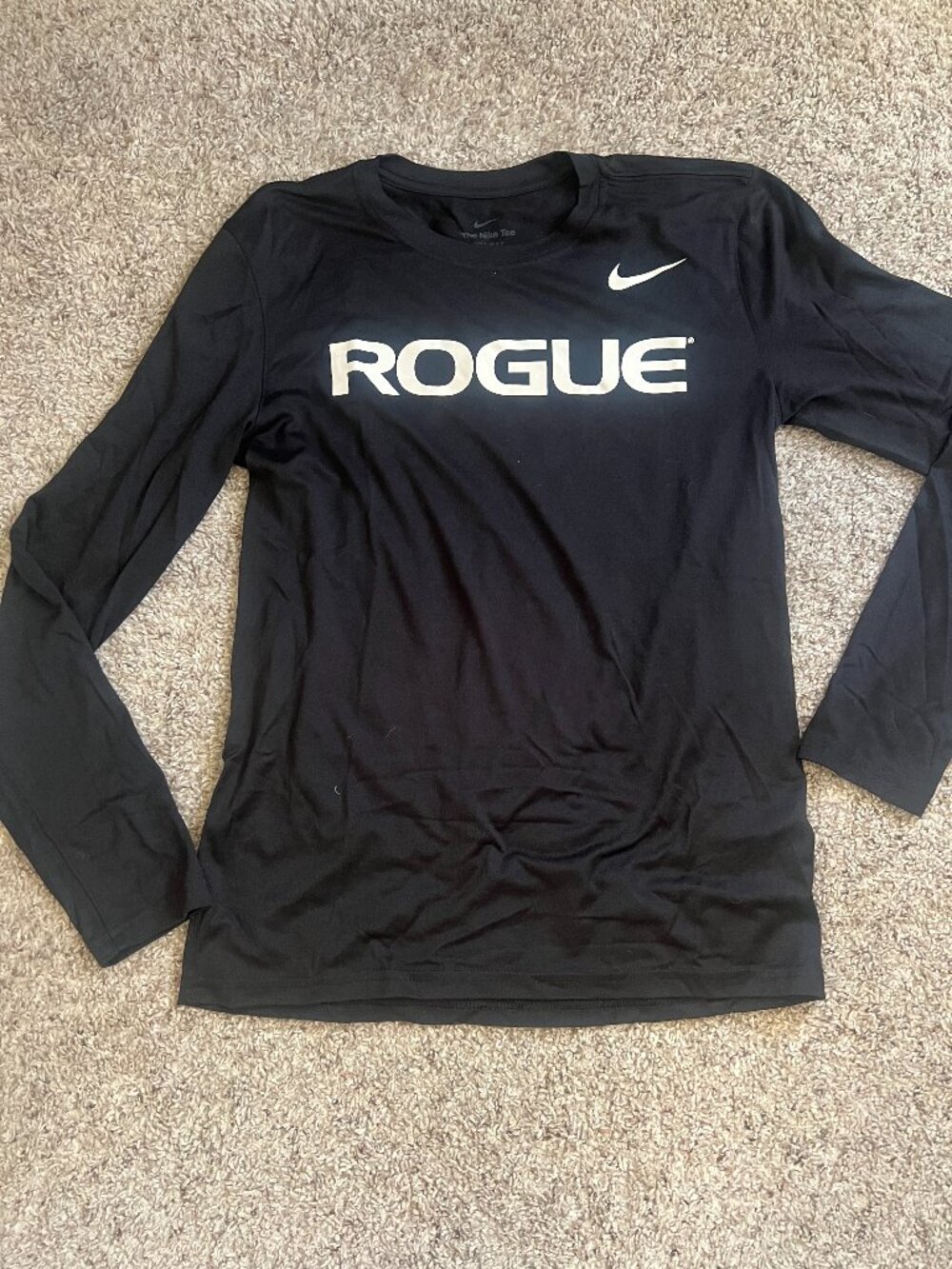 Nike Men's Long-Sleeve 'ROGUE' Performance Shirt - Black/White